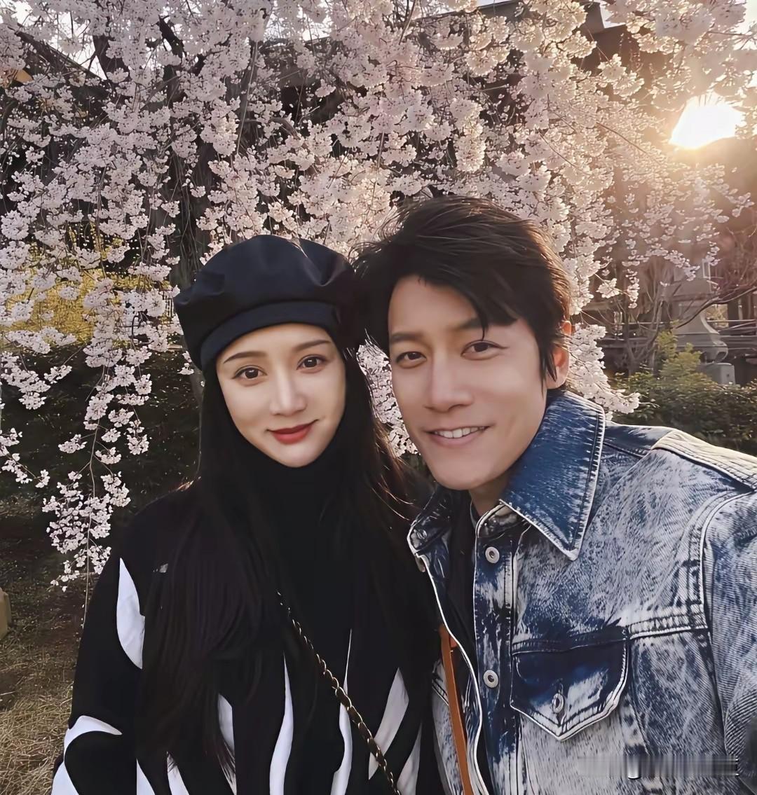 湾湾的女明星怎么总是爱去日本度假游玩？
这次是陈乔恩，她和小她七岁的老公去日本游