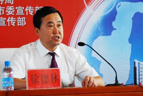 退休好几年也没有侥幸躲过，现在只有后悔的事了


包头市原人大主任徐德林被开除党