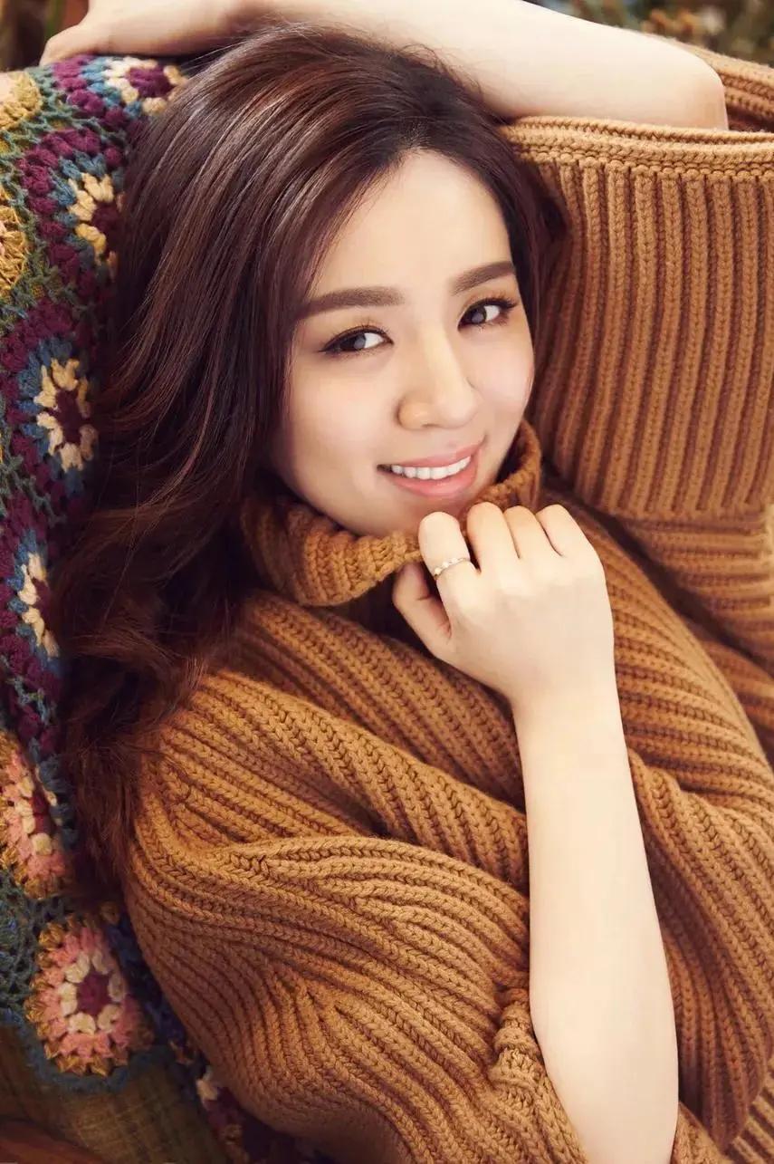 把吻戏演到让影帝集体“工伤”的青岛大妞，38岁还不结婚不官宣，她到底图啥？

她