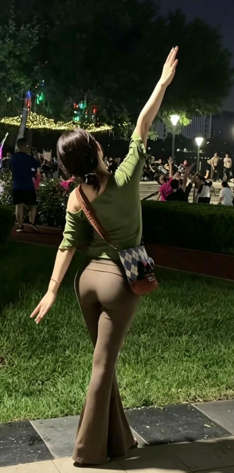 夜色晚风
舒展身姿
自在随心
好好享受属于自己的美好时光温柔系夜景 晚风微醺治愈