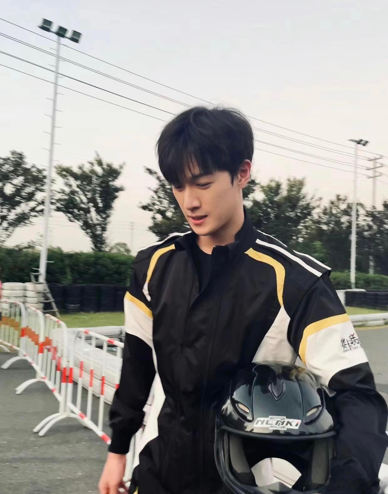 李昀锐综艺之神降临 谁能拒绝运动满分的李昀锐啊！身体素质绝佳，各类挑战全都手拿把