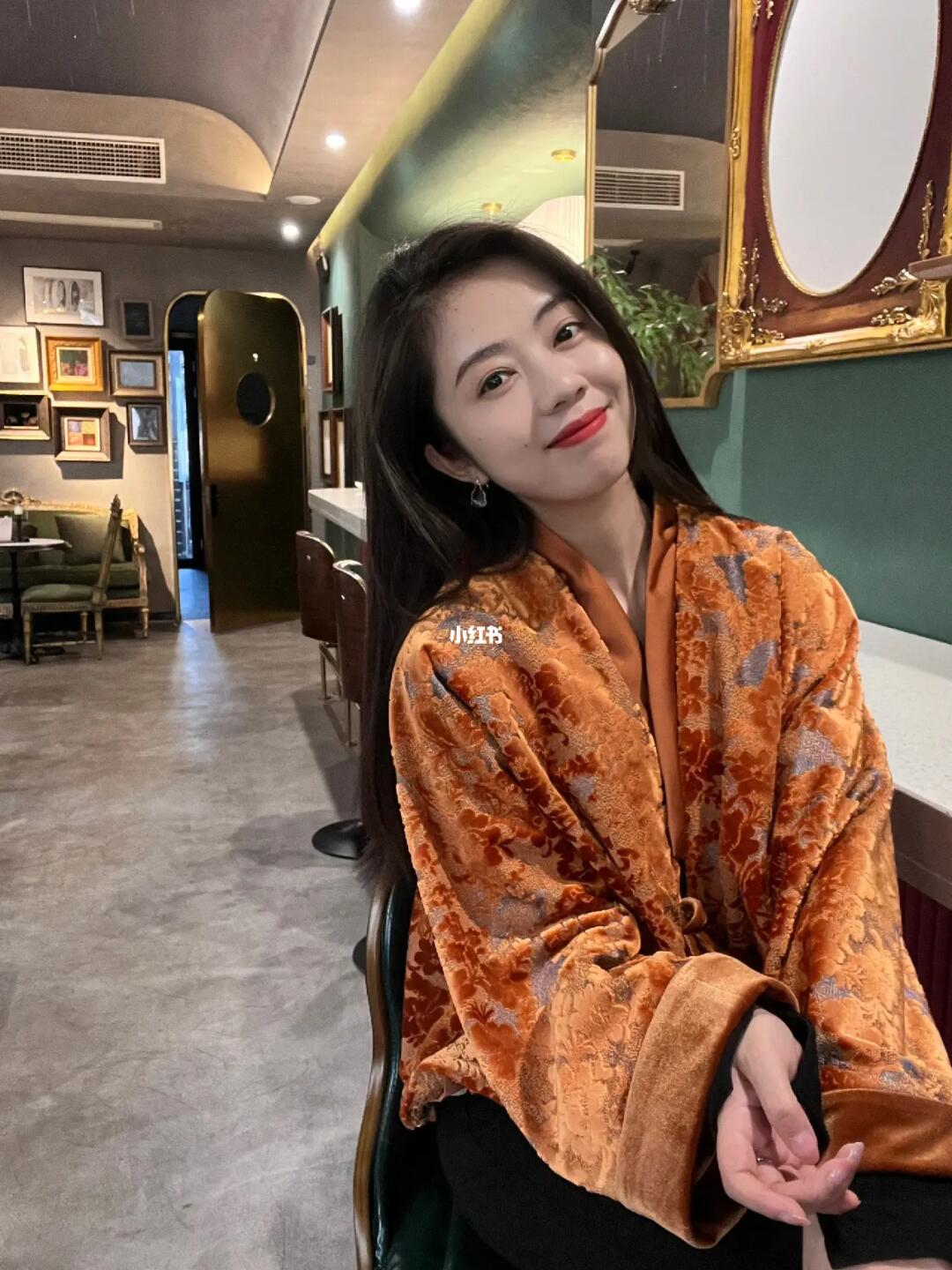 别忘了，新中式除了清冷，还可以热烈。