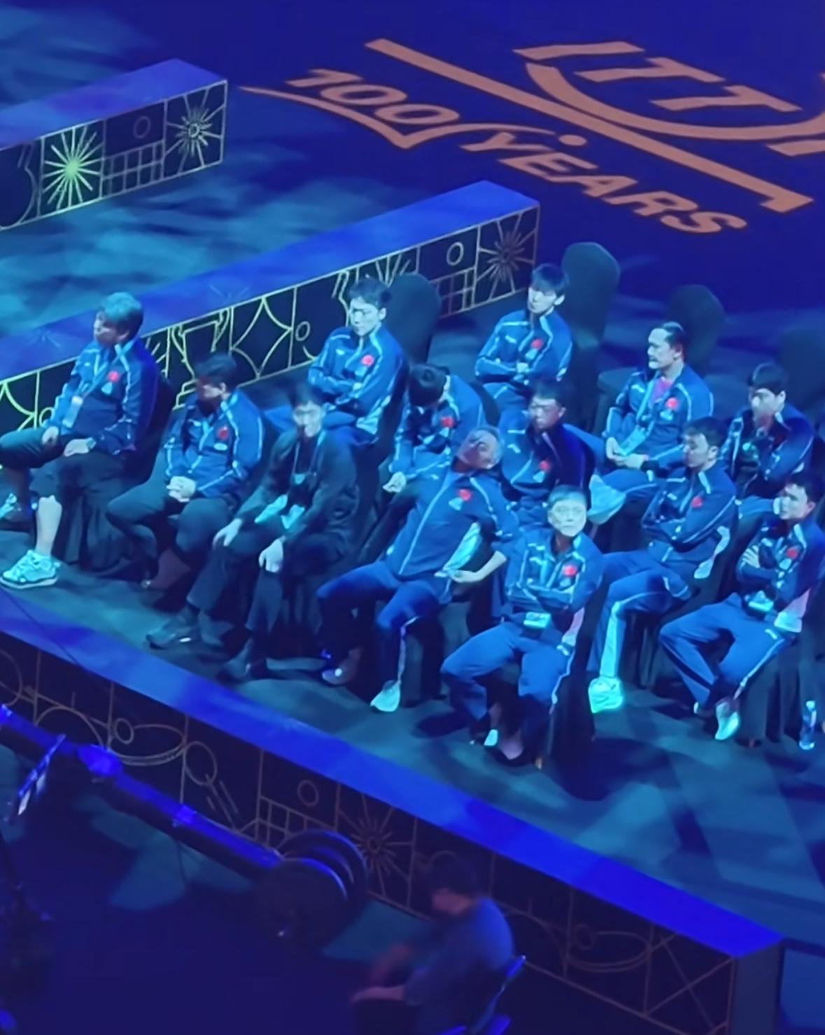 侯英超老师评价温瑞博1:4林昀儒:还是有点不够坚定，
有点乱，
有点被动！
脑子