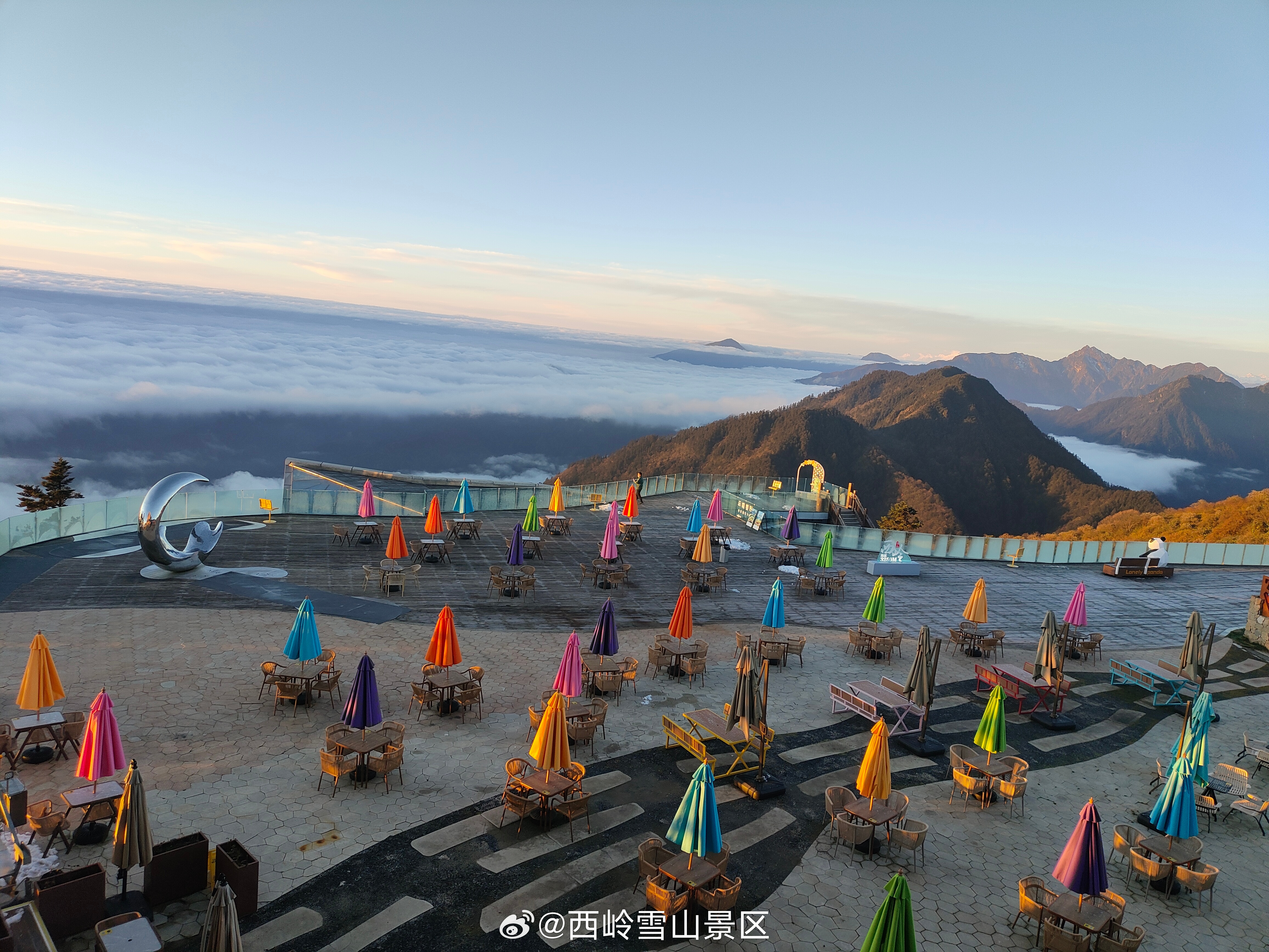 西岭雪山｜今日份「日照金山」已送达！谁懂啊！！西岭雪山的太阳准时营业🌞 325