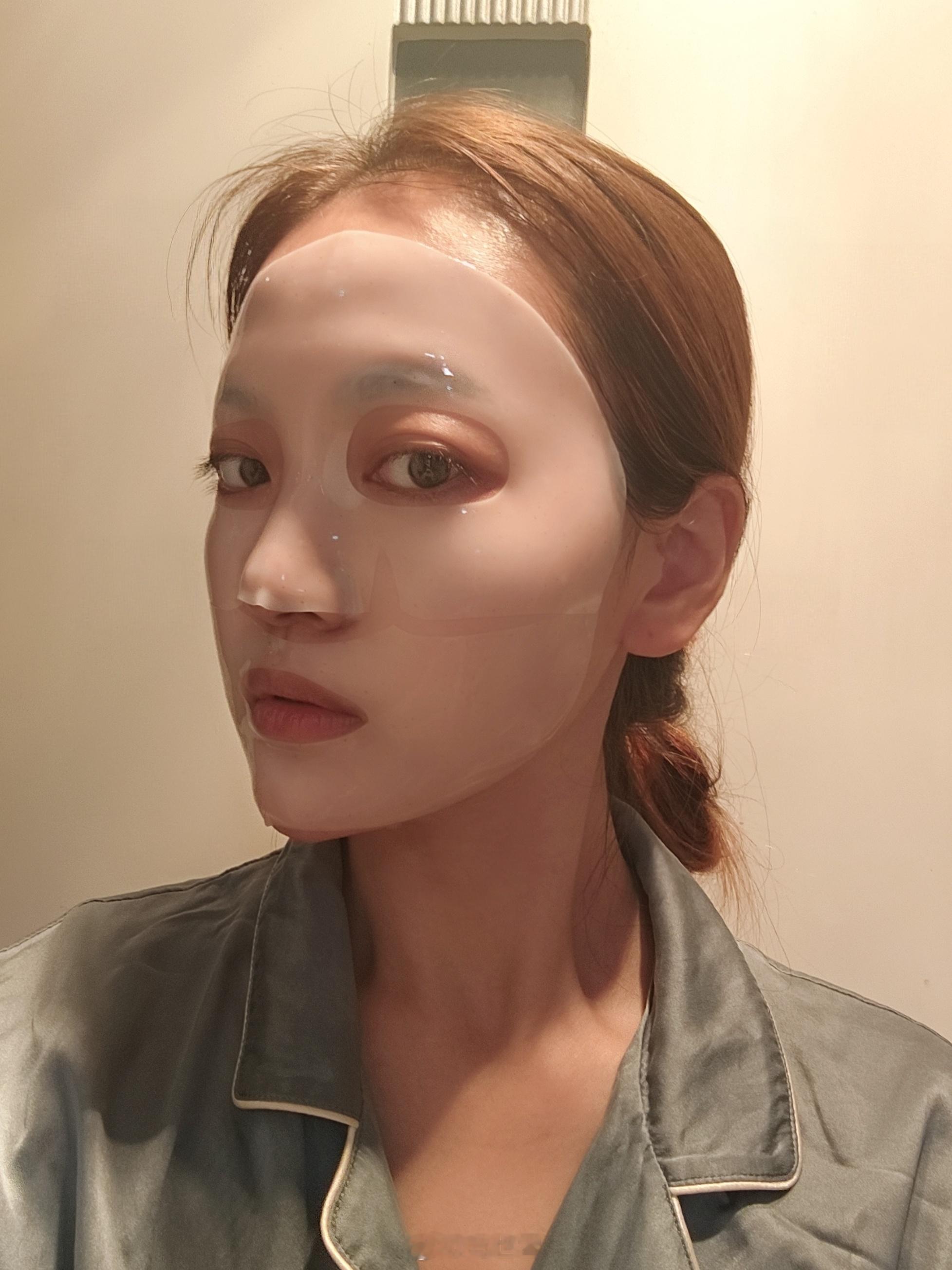 被面膜损到了这面膜还挺好用，就是咋这么小