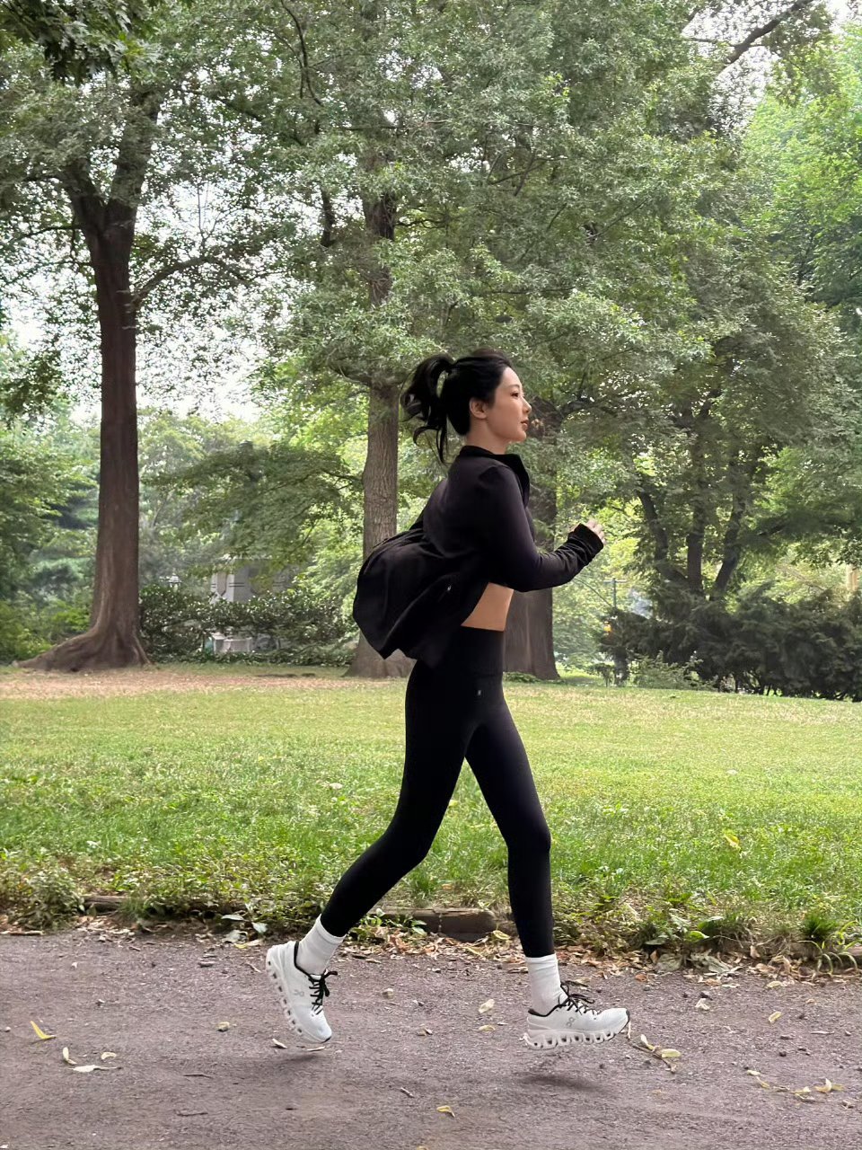 杨紫中国人能飞杨紫跑步飞起来了 杨紫 中国人能飞哈哈哈 