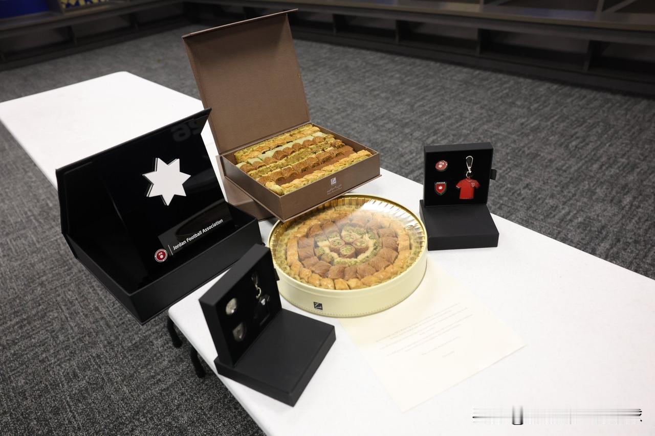 ❤️ 输球不输风度！约旦出局后在更衣室留下传统甜点+感谢信，看哭网友

三场小组