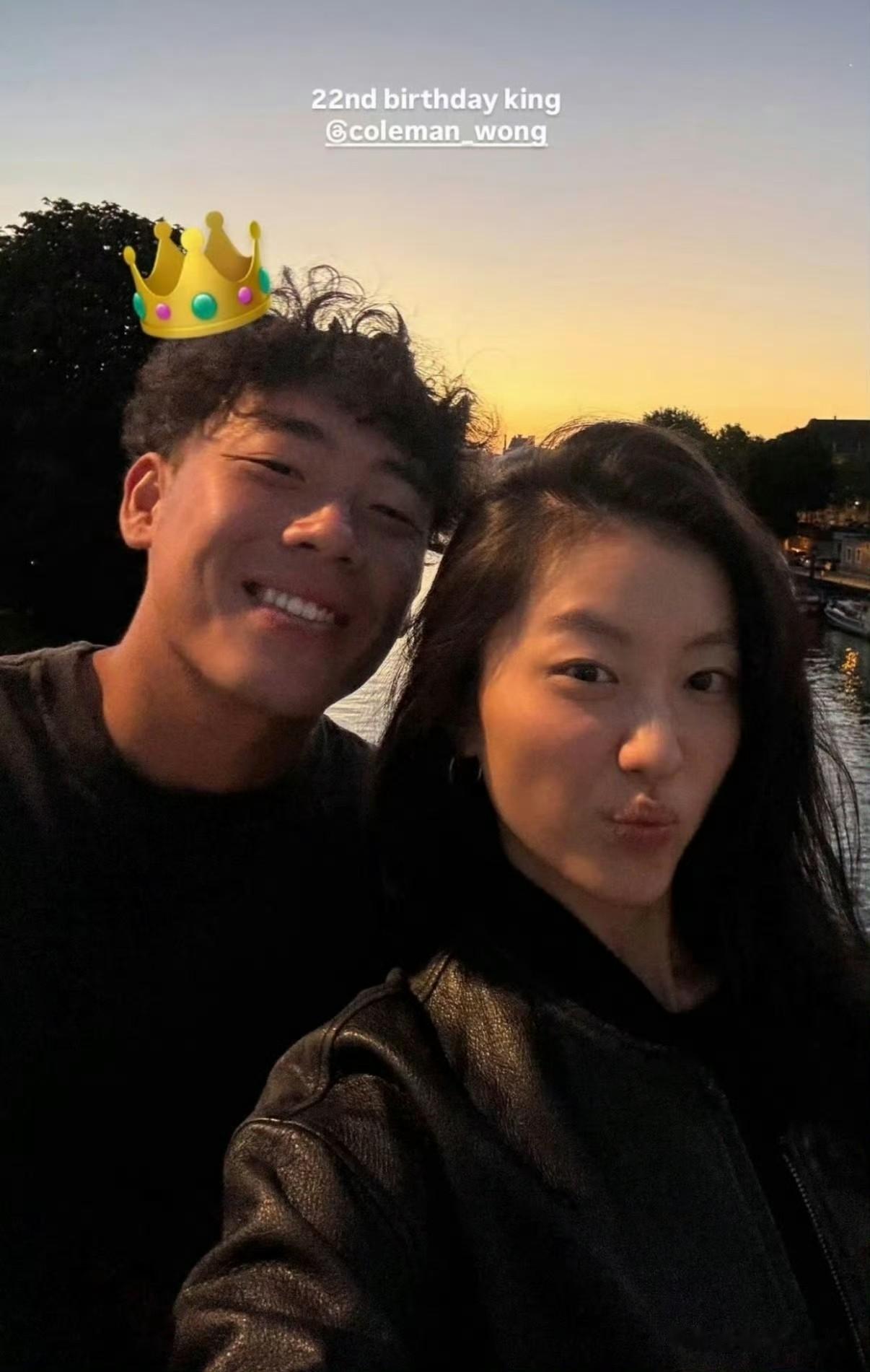 港圈最近的瓜连得比TVB剧的剧情还紧凑。
黄泽林和谭旻萱被拍到同游逛便利店，俩人