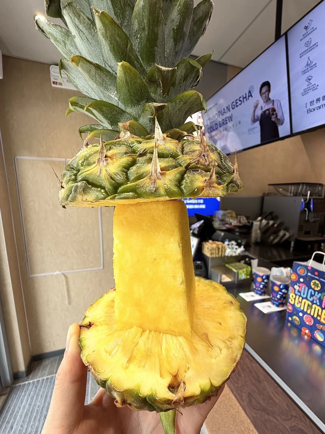朋友让我把菠萝最甜的部分留给她。。