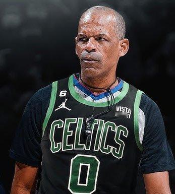 湖凯二番战-简评作为湖人老粉 湖凯大战永远都是意义重大，不想错过的比赛，但看球的