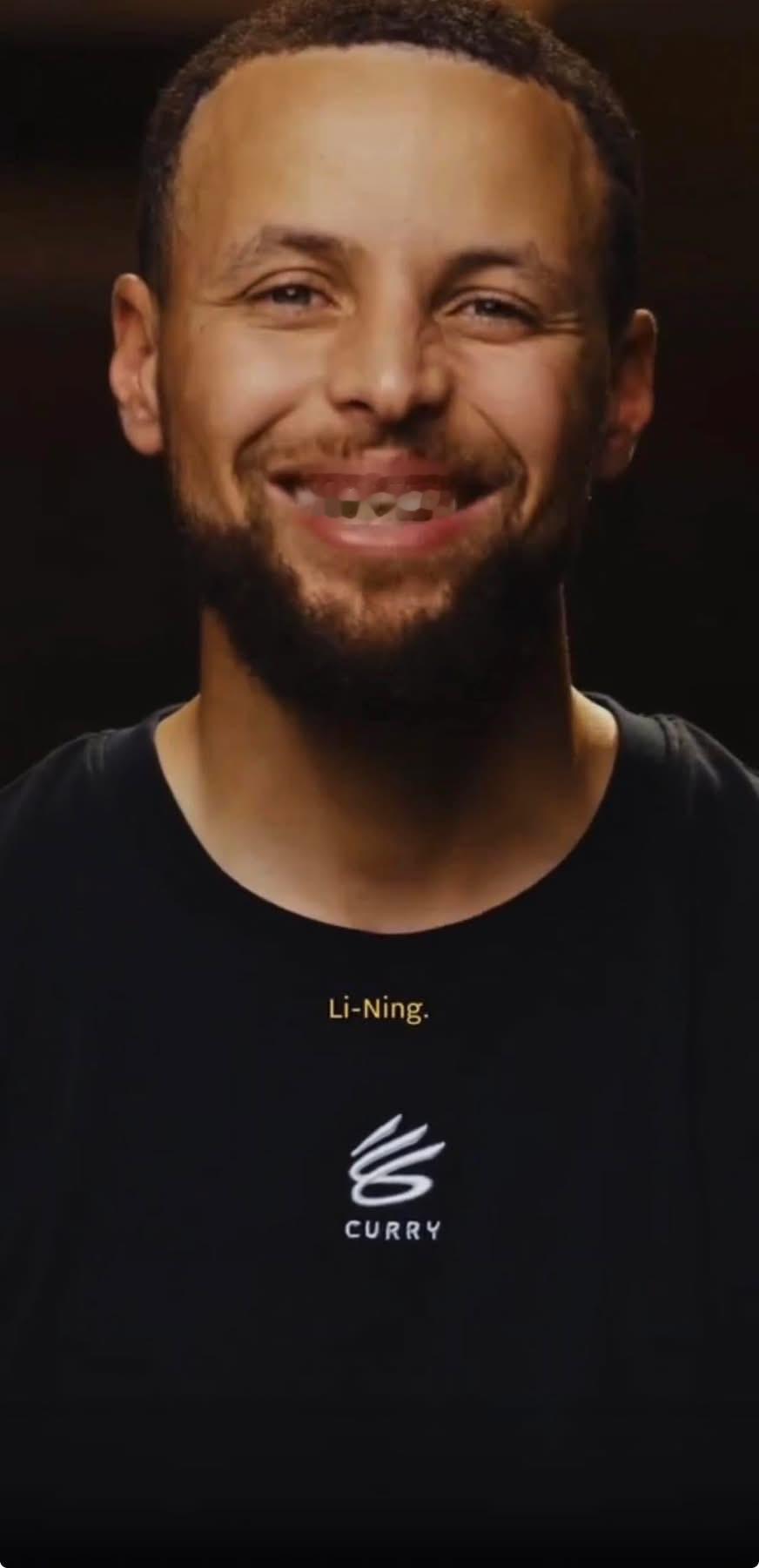 居里（Stephen Curry）離開UA後，不斷試唔同嘅籃球鞋，大家都等緊佢幾
