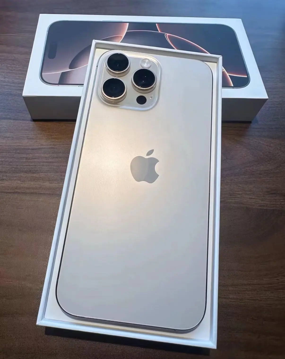 今日份快乐是贺老板给的喜提苹果iPhone16pro 被惦记的爱当然要...