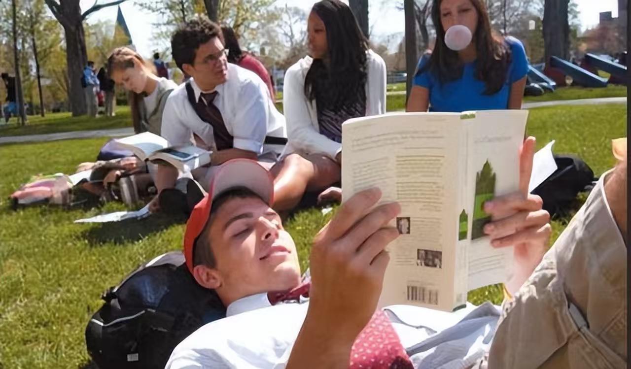 国外的“快乐教育”真的能让孩子更好地成长吗？很多人觉得能保护孩子天性，却忽略了后