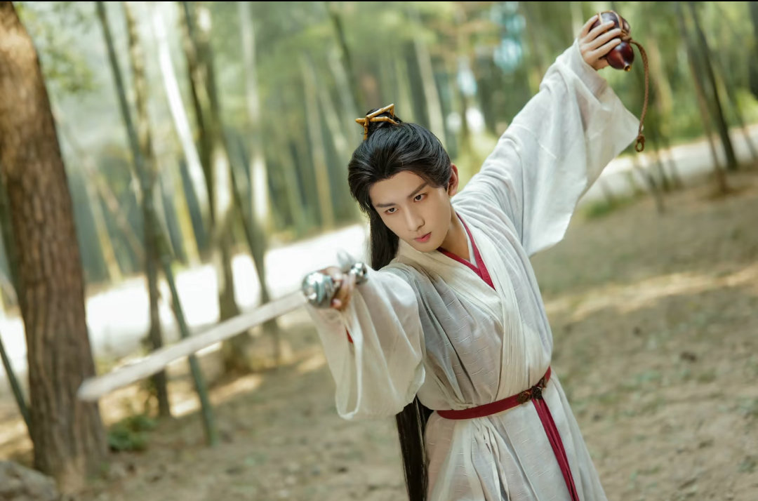 成毅|李莲花|莲花楼鲜衣怒马李相夷埋于东海，烟火俗人李莲花踏遍山河，十年自愈，渡