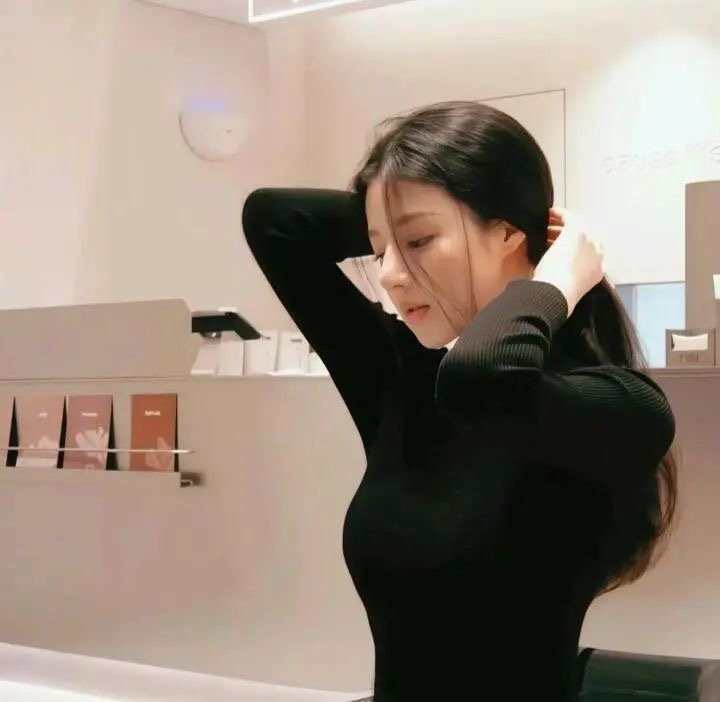 𝗦𝗲𝗰𝗿𝗲𝘁☁️小孩子才分对错，成年人只看利弊。 ​​​
