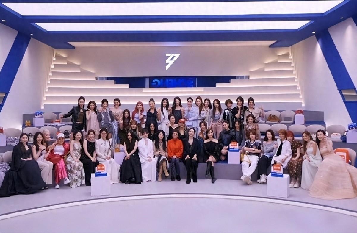 近日，围绕《乘风2026》媒体评审环节的争议再次发酵。不少在台上发言的媒体人因为