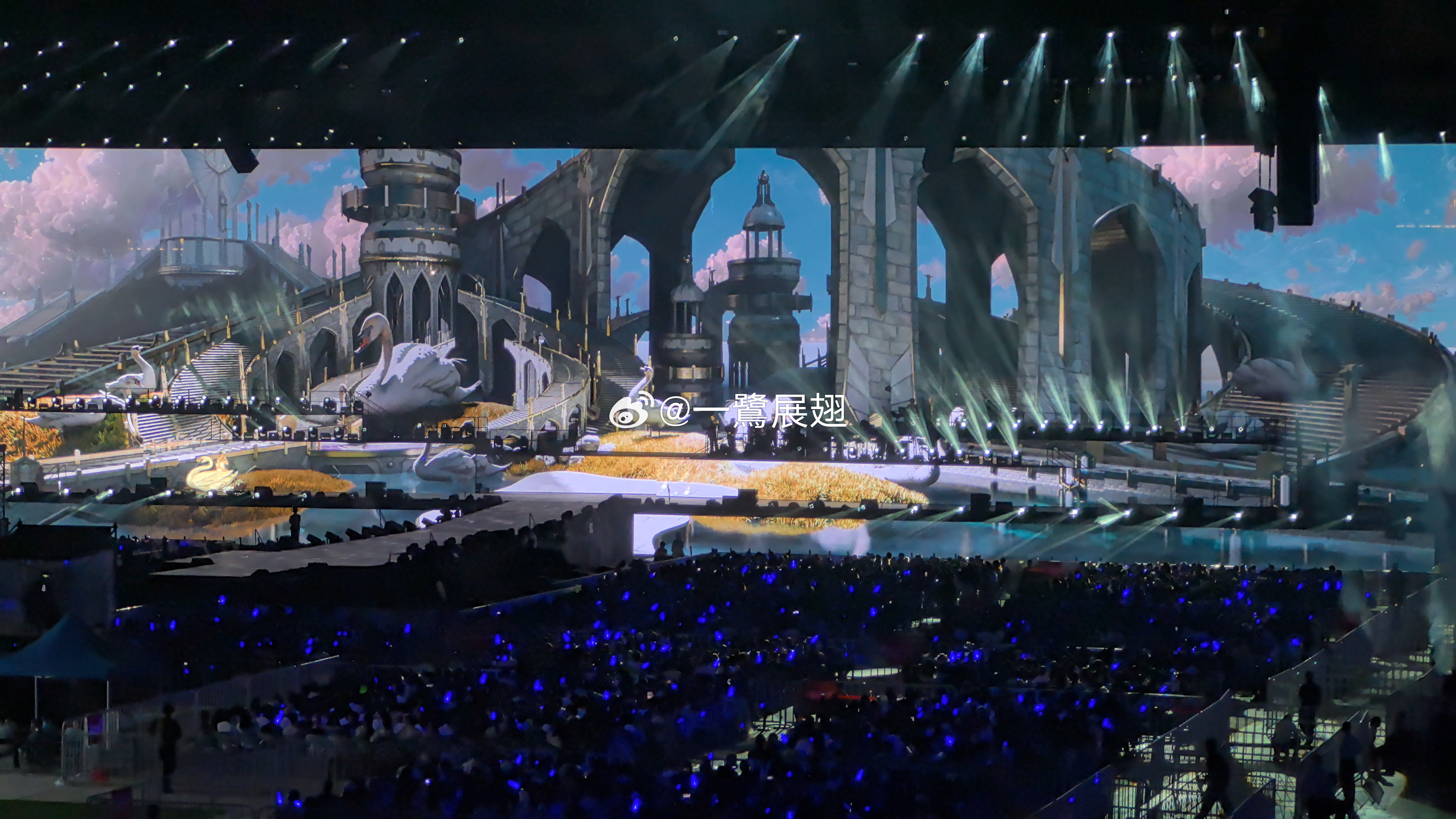 杨千嬅2026厦门站演唱会完美收场接下来，体育场又要转入闽超模式了。厦门·厦门市