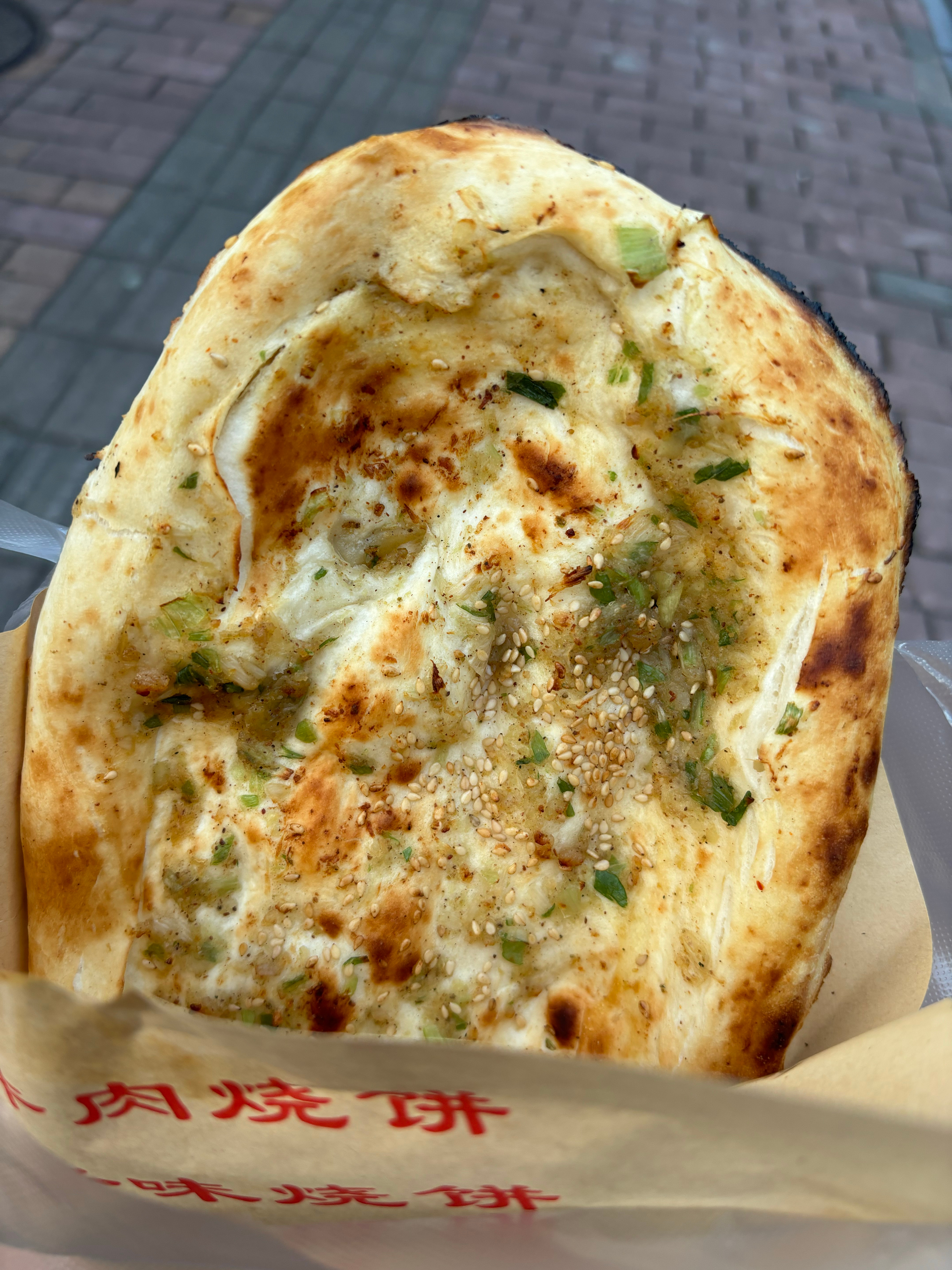 老公们！冬天吃烧饼真的很香很温暖 