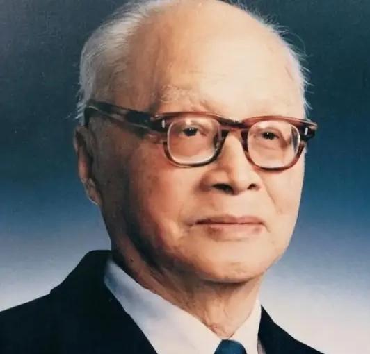 1960年，苏联违约，召回了在华科学家，临走时，一苏联专家悄悄告诫核研所：“你们