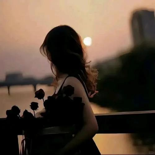 你这个女人命真好，你真的是个福气满满的女人。我说的就是屏幕前的你，你真的有保护神