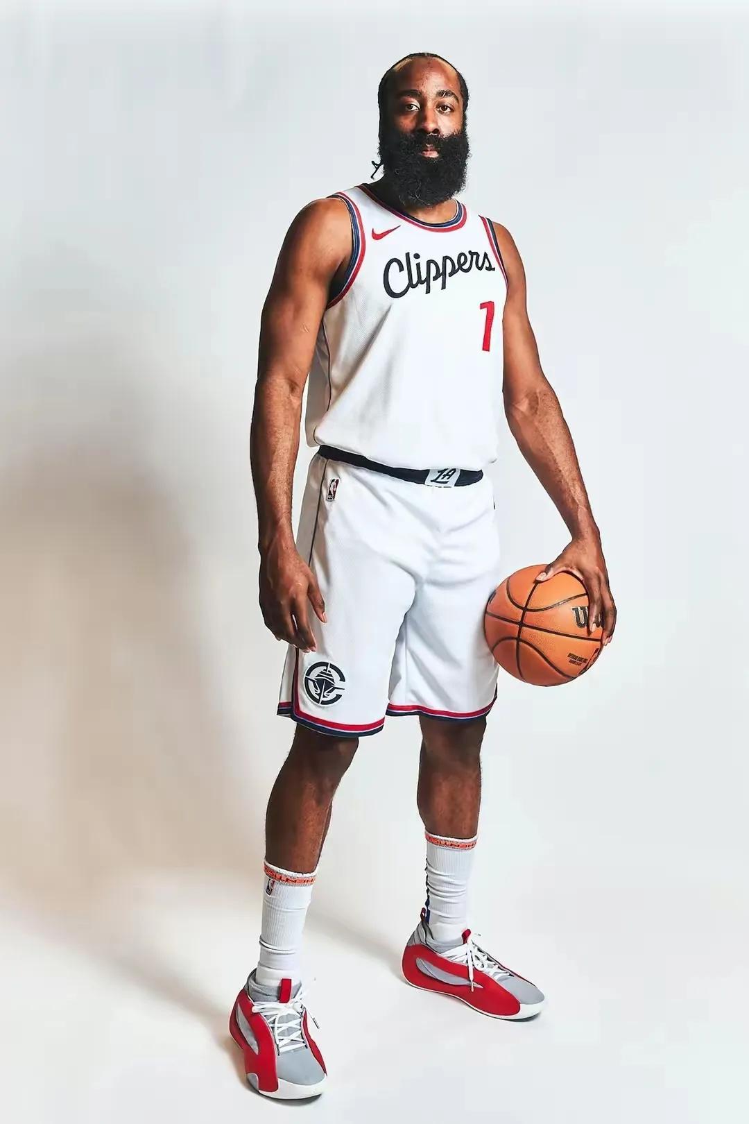 哈登这鞋子是快船配色嘛？我怎么看着像火箭配色[捂脸][捂脸][捂脸]