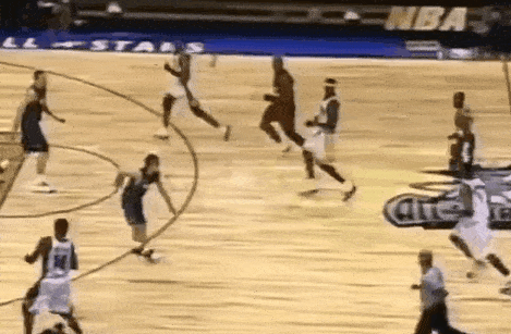 谈到自抛自扣，如果麦迪排名这个动作的第一名，你认可吗？
NBA中自抛自扣，论创造