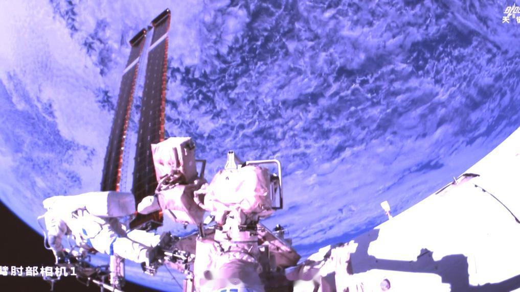 【神21乘组圆满完成第二次出舱活动】3月16日19时35分，经过7小时的出舱活动