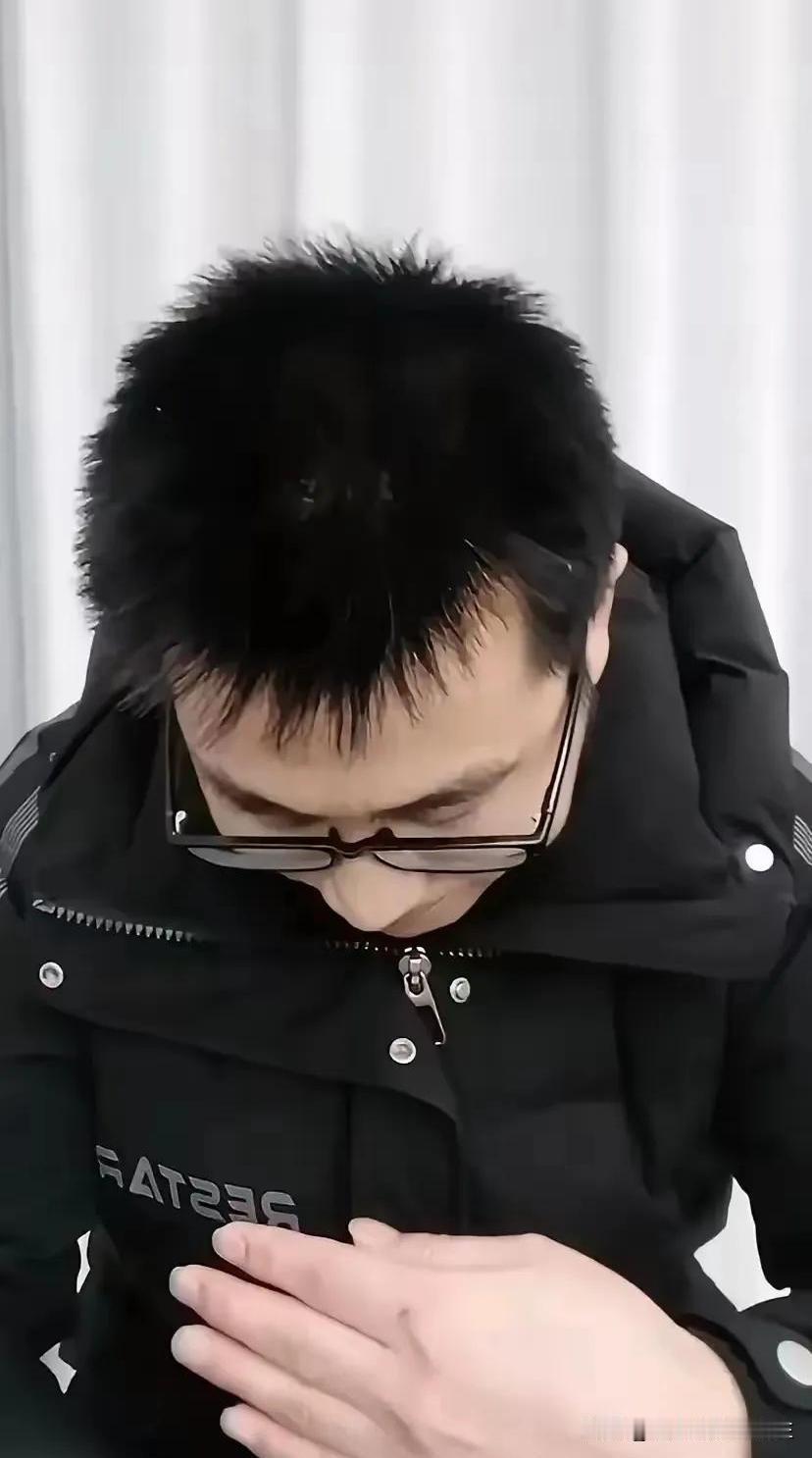 一千万网友的怒火，就换来这么个“道歉”？我呸！

事情是这样的，农行某个支行，员