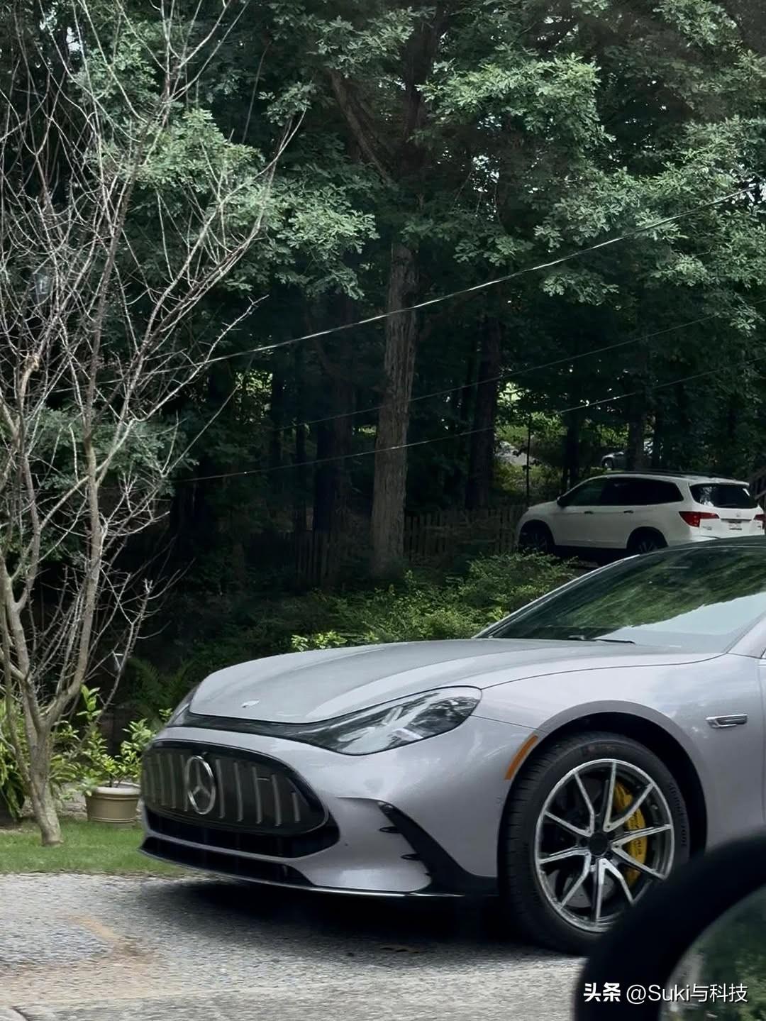 野生的奔驰纯电 AMG GT，装个新能源绿牌？

奔驰最近几年的电动车设计总给人