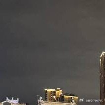 在浩瀚无边的红尘之海中，咱就跟小微尘似的，特别渺小。能碰到对的人那可太幸运啦。大