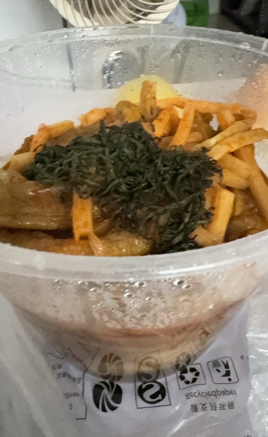 大晚上一点没顶住诱惑，居然点了个田螺鸭脚煲！！！😭我有罪 ​​​