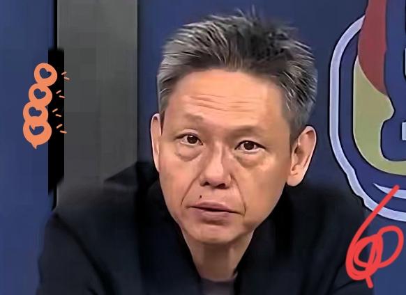 台湾时事评论员谢寒冰：你们知道中国大陆这两天在干什么吗？他在给全国的退伍军人制发