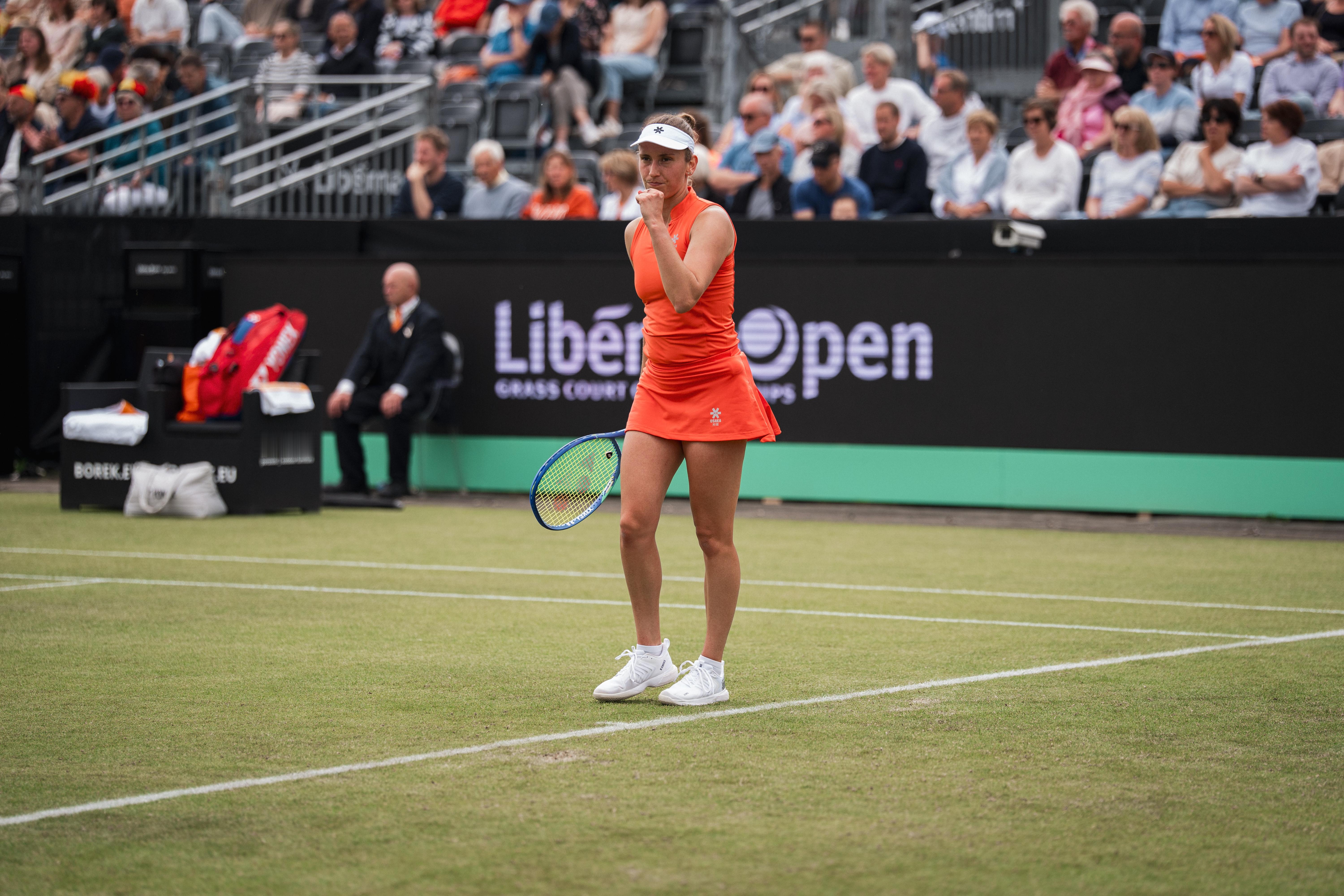 WTA250斯海尔托亨博斯站第二轮，3号种子梅尔滕斯以6-3 6-0击败老对手萨