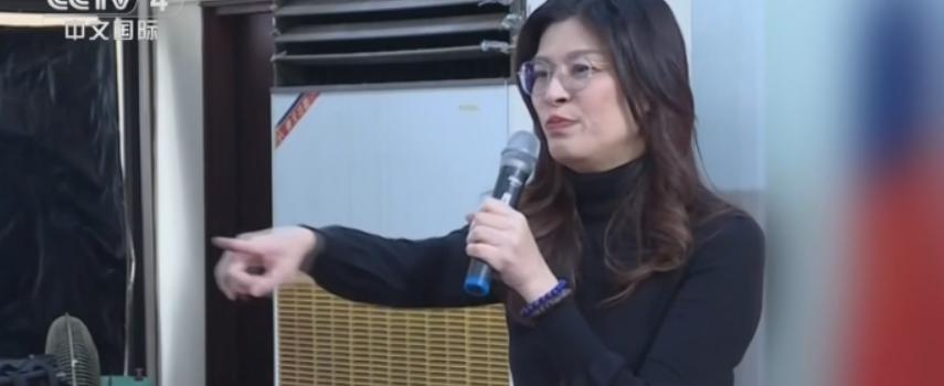 蓝营选情突然变了：原先大家都躲着郑丽文、急着跟她划清界限，现在却抢着请她来站台帮