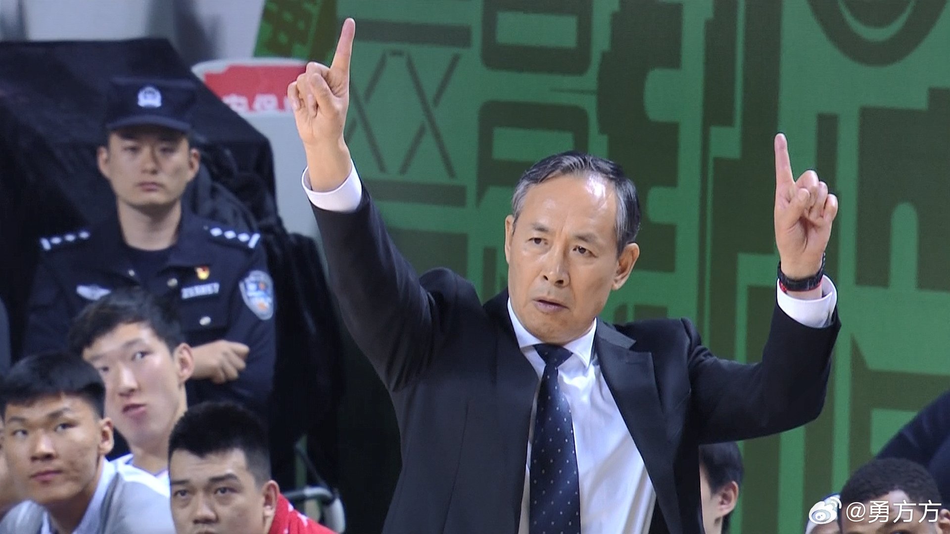 北京首钢 许指导赛后认为，我们这场完成了一次自我超越，主要是之前连续出现打完强队