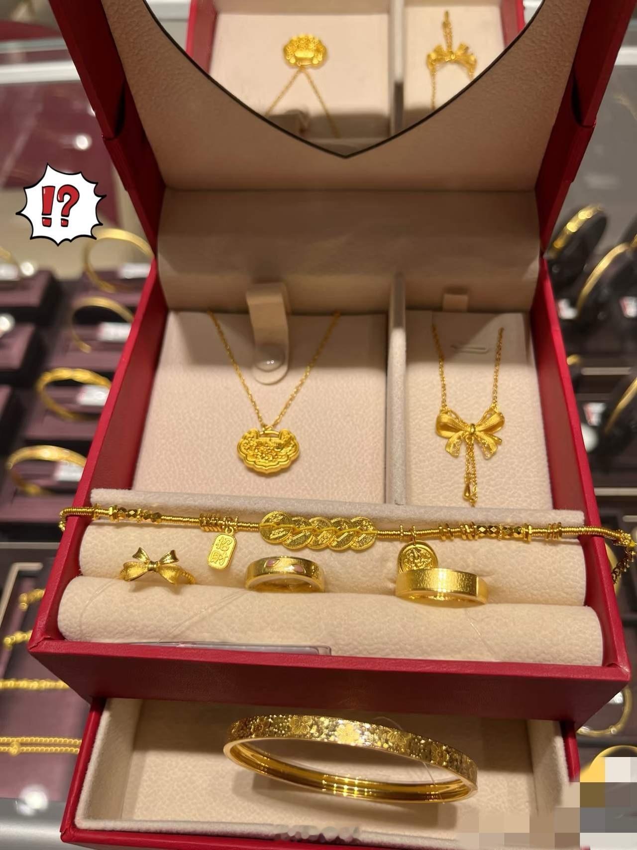 我老婆昨天把结婚时的三金卖了，当时350一克买的118克，花了4万1，现在回收价