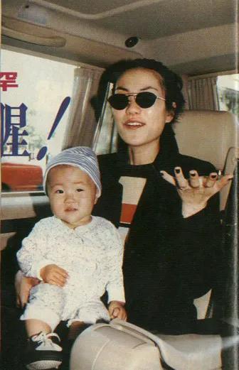 王菲学佛之后真的不一样了，窦靖童一高兴，她就泼冷水：“你别太高兴太久，什么都长不