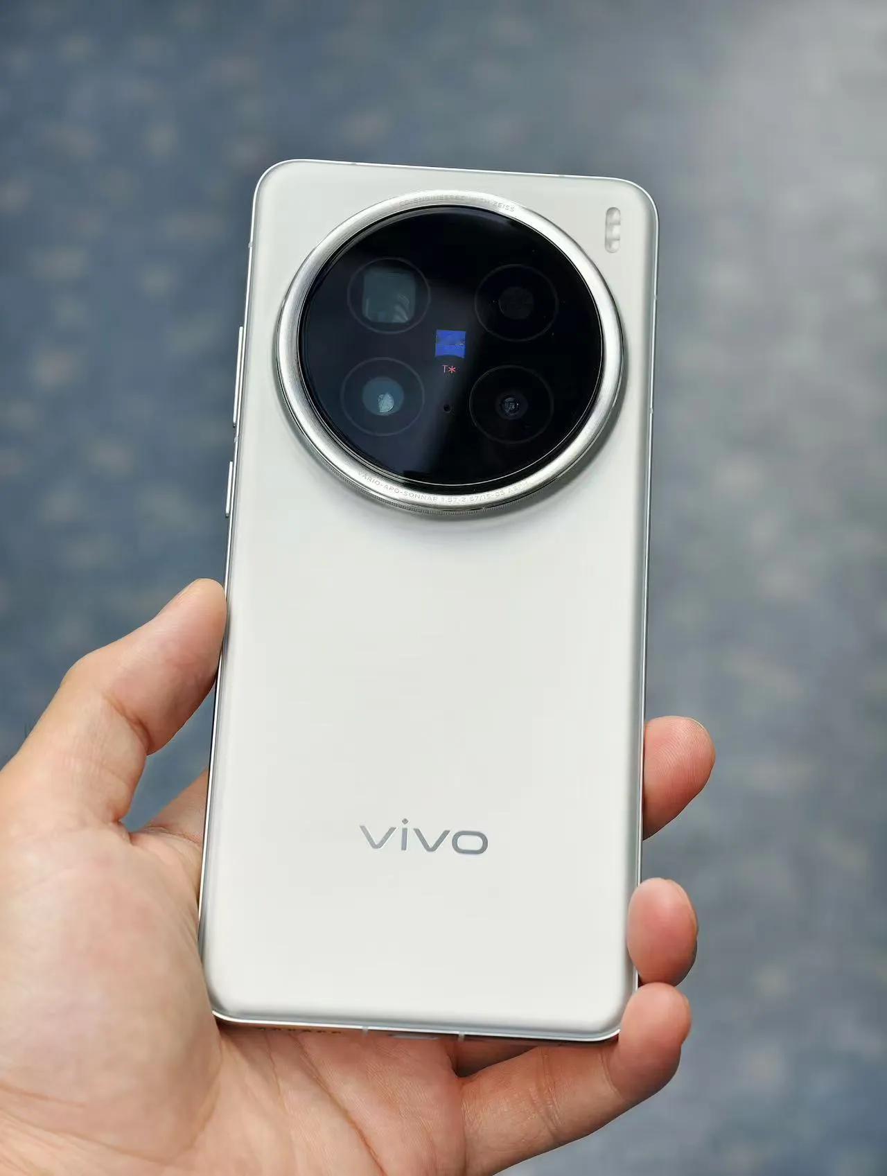 vivo X200 Pro拍照都这么强，明年中的X200 Ultra会做成啥样子