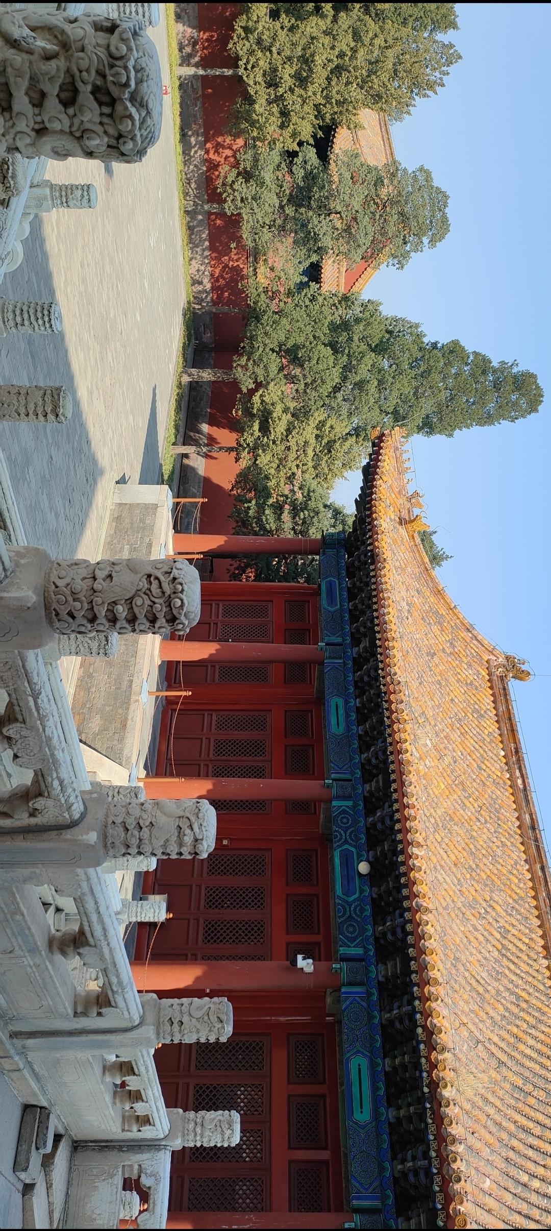 探访故宫的瑰丽宫殿，感受历史的厚重与辉煌。