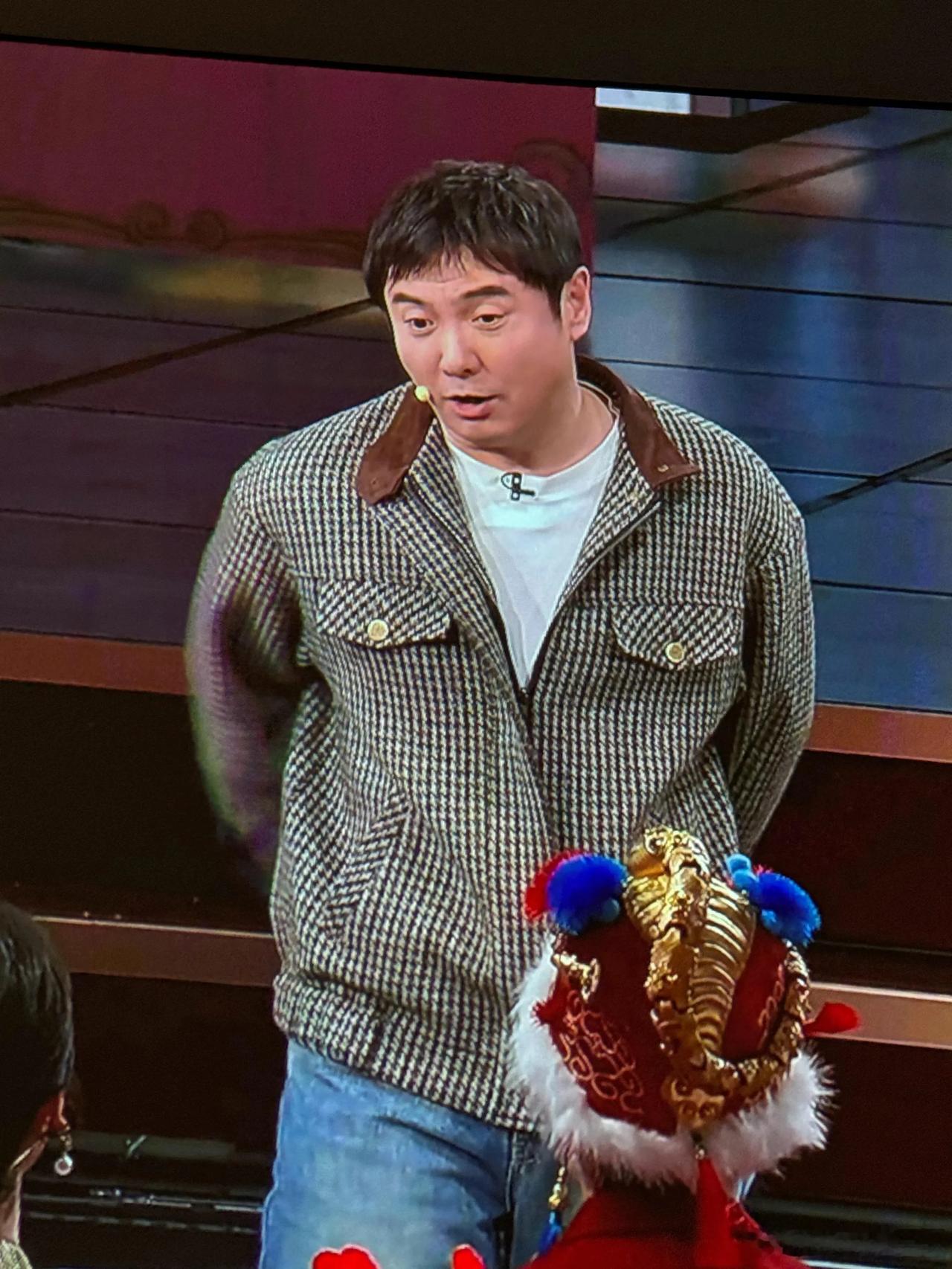 沈腾春晚上的衣服挺好看的，好奇搜索了一下