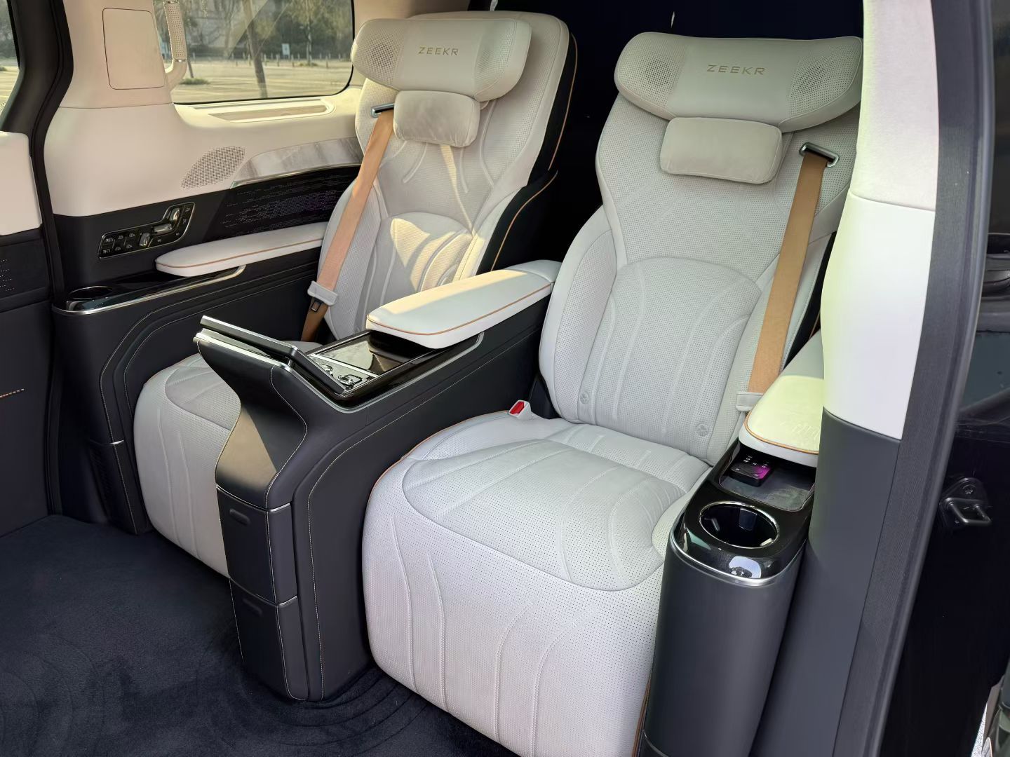 建议每年给私家车2千公里免费额度2千公里额度估计出去一趟就差不多了，一年那么多假