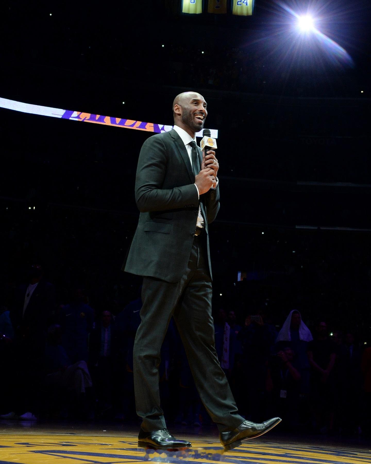 科比“What can I say,Mamba out.”在2017年12月19