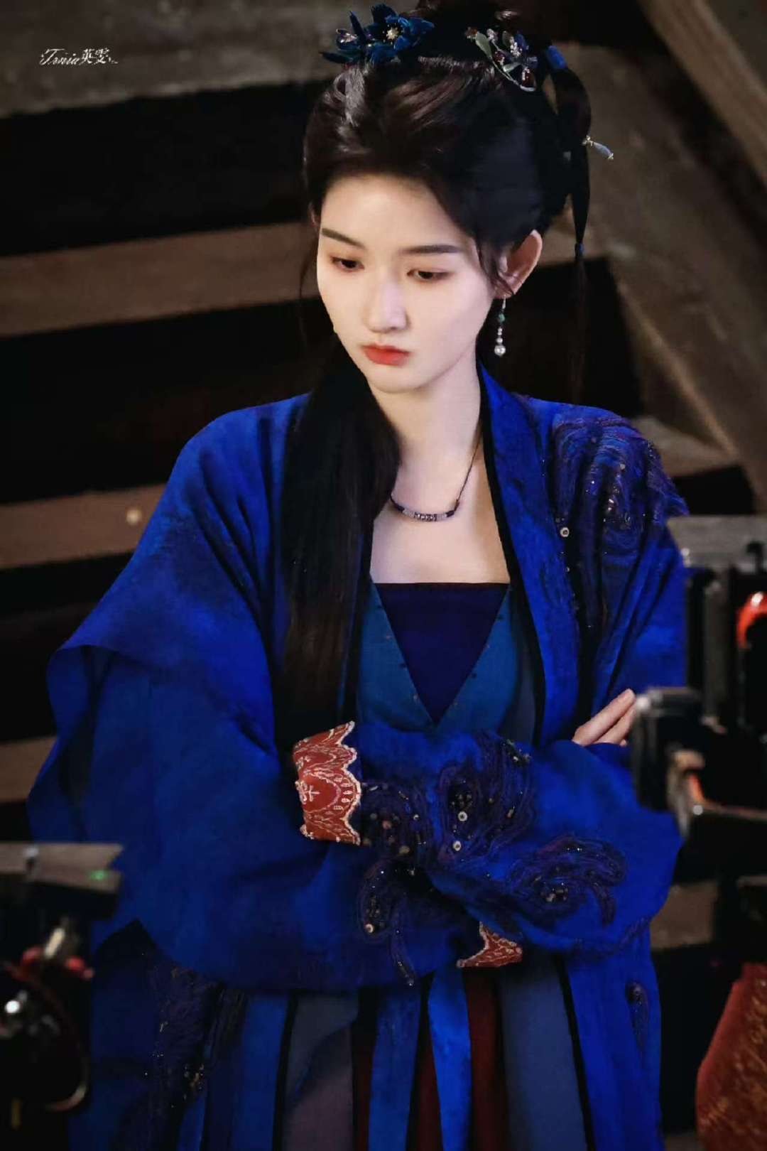 王玉雯白衣公卿蓝衣古装 王玉雯白衣公卿蓝裙造型 王玉雯白衣公卿蓝衣古装[送花花]