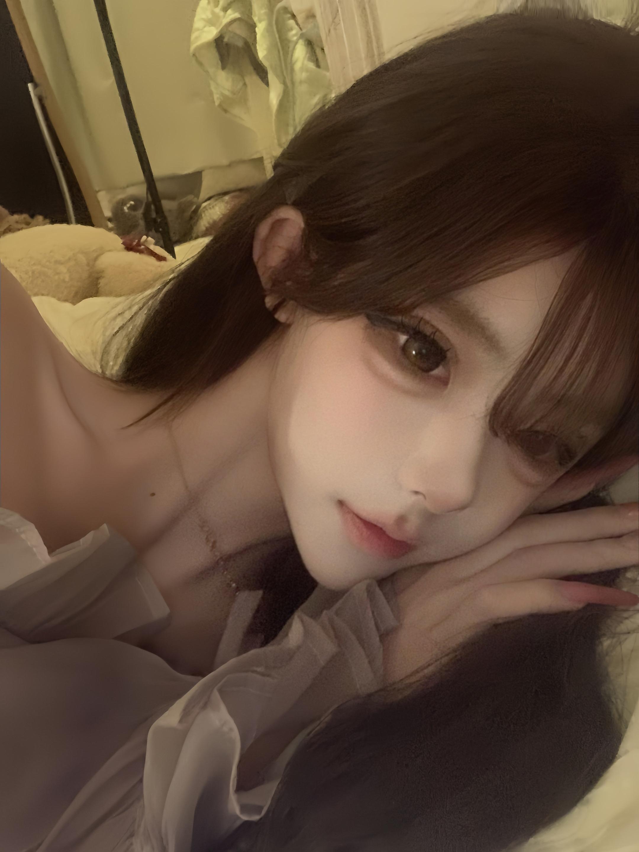 在你的世界里 我这种女孩有很多 你也不止夸过我一个人可爱