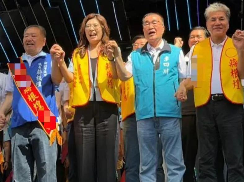 李四川道歉了！
今天在新北，他亲口为14年前协调时“口气不好”向住户认错，说会好