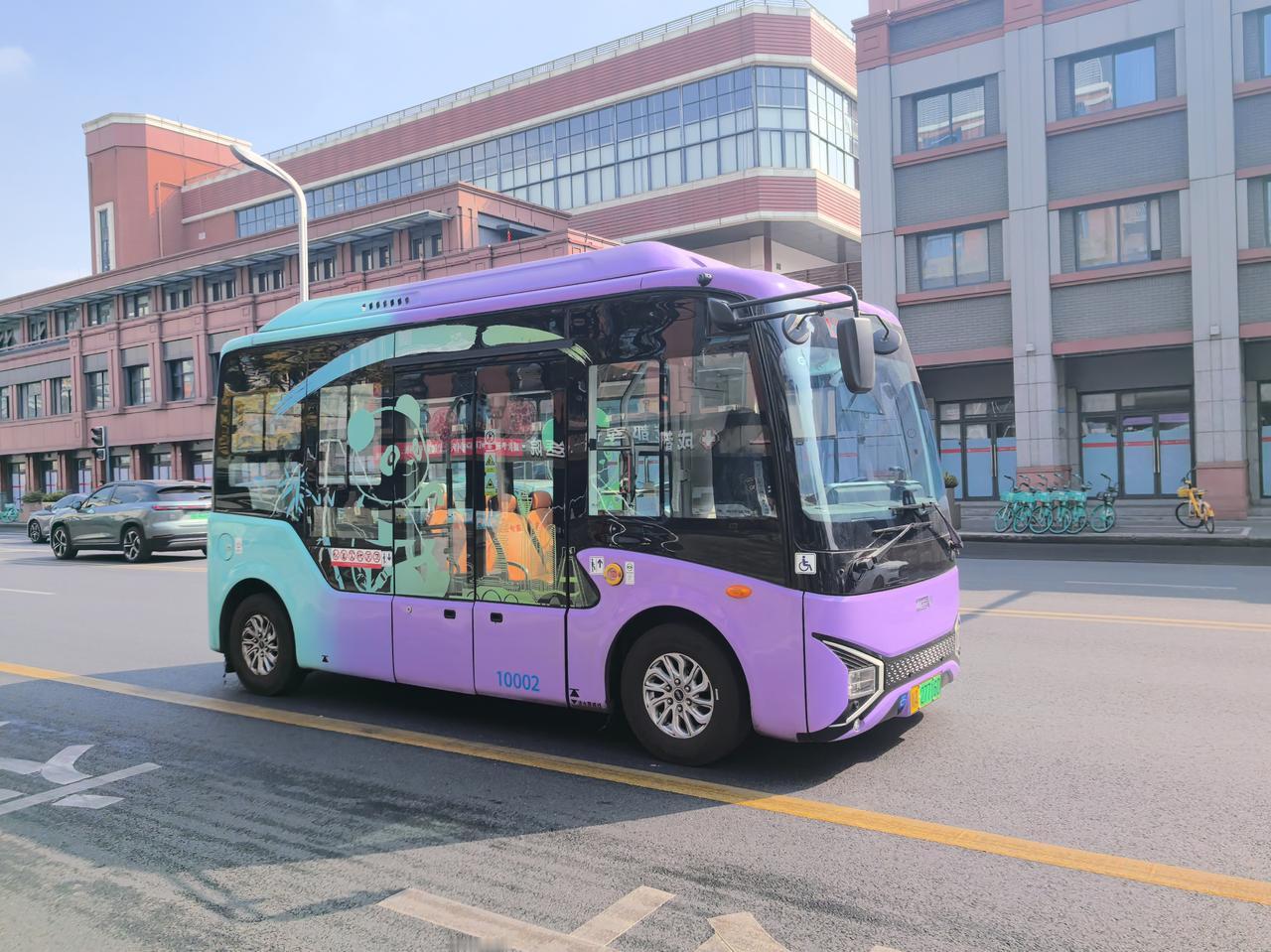 因一环路与人民南路下穿隧道辅道施工基本结束，车辆恢复通行。经实地踏勘并研究，市公