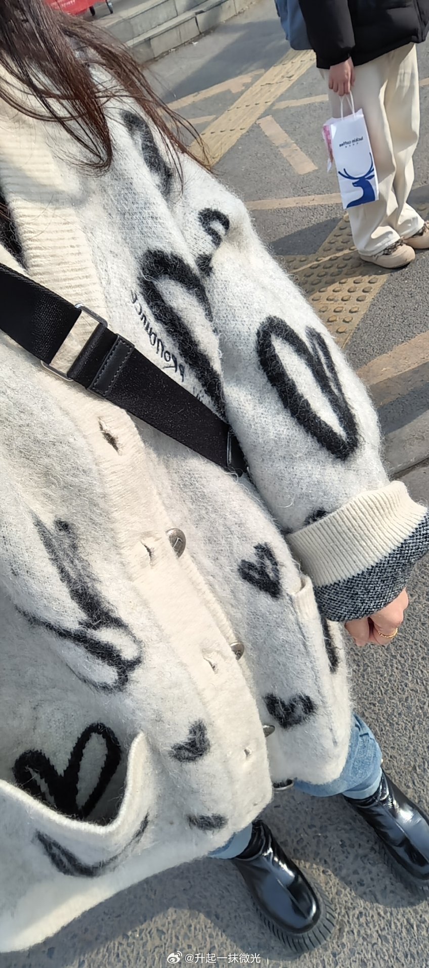 今天上班是小乖 