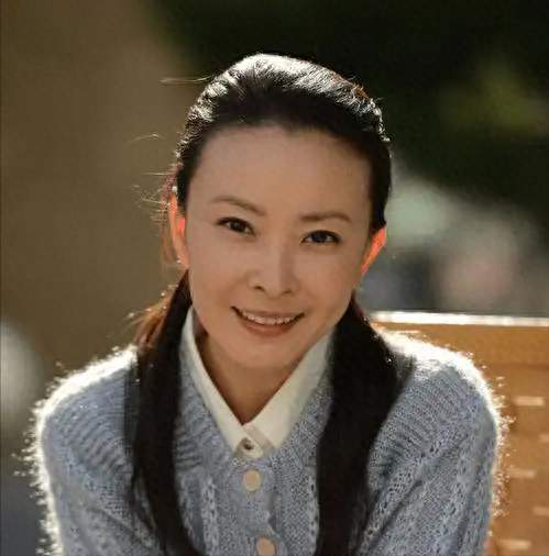 甩掉孙红雷不嫁张嘉益？央视最美才女 37 岁嫁富豪，活成人生赢家