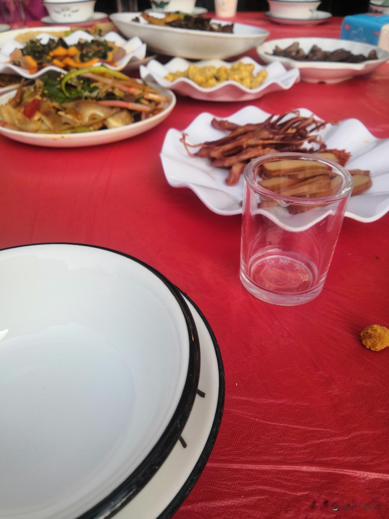 不论生长在哪个省，哪个地方，我们都有一颗同样的心情，那就是天南地北大拜年，祝大家