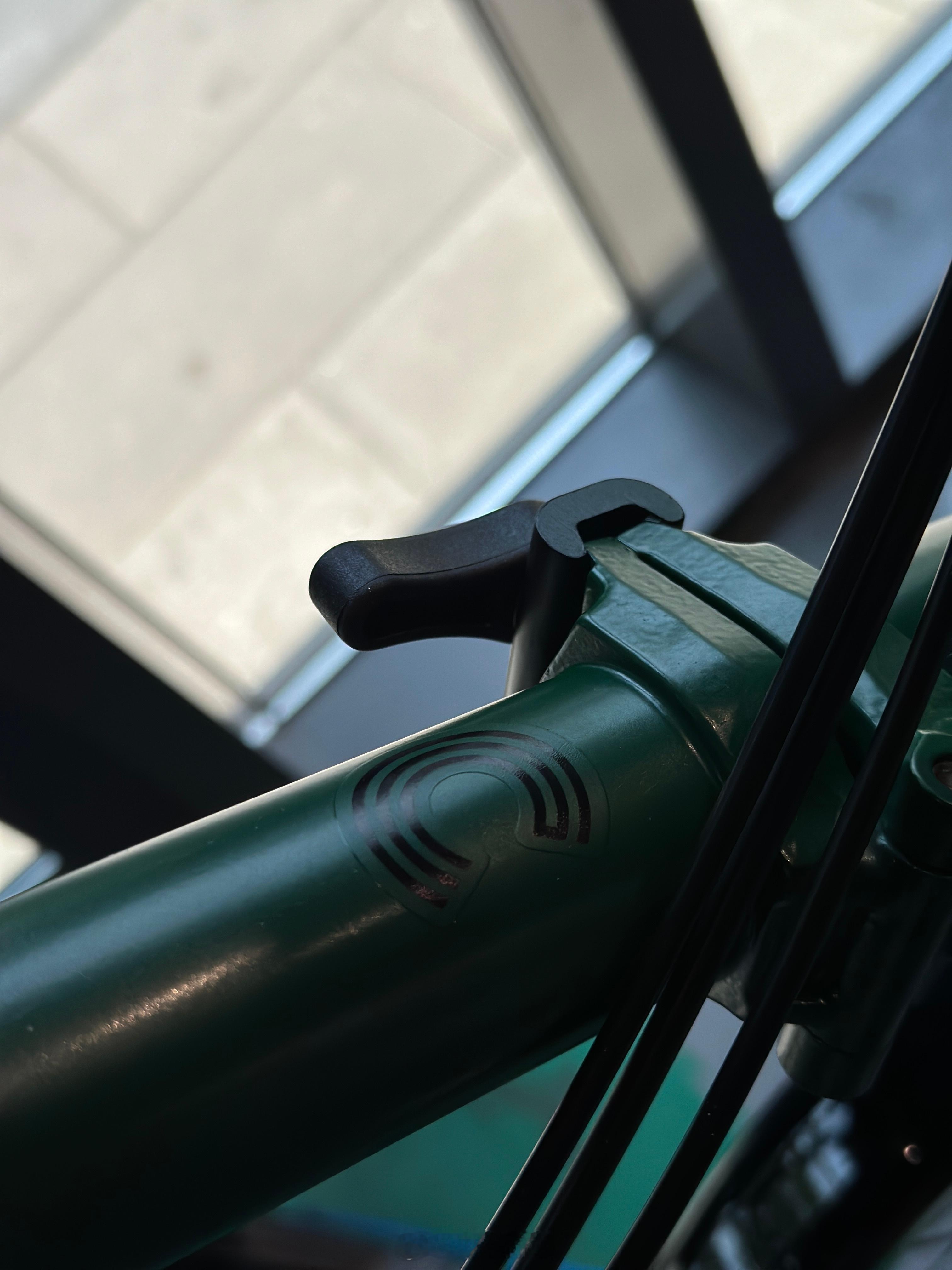 邮政绿小布到了，车友们说说都需要改点啥呢？ #brompton# ​​​